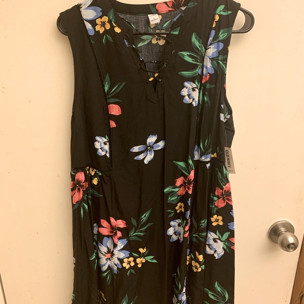 Old Navy floral black sleeveless dress. Size large. Never worn.
